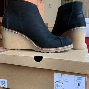 Tom’s Avery - Black Suede